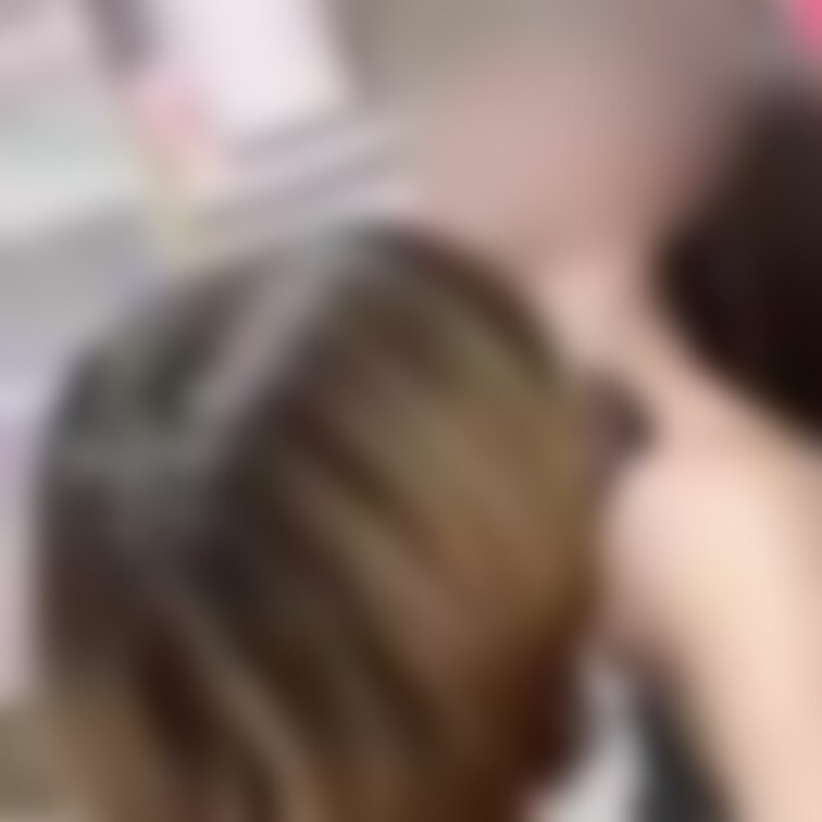女の子同士でイチャイチャ
首にキス動画です
