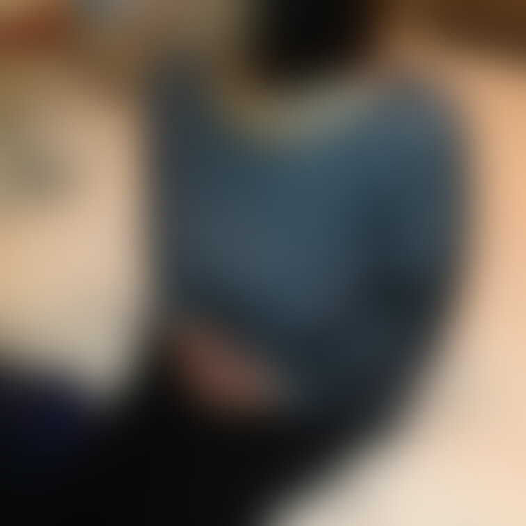 なかなか編集が進まない爆乳おばさん。
脱ぐ前と脱いだ後のデカパイギャップがすごい。。
もうしばらくお待ちください
