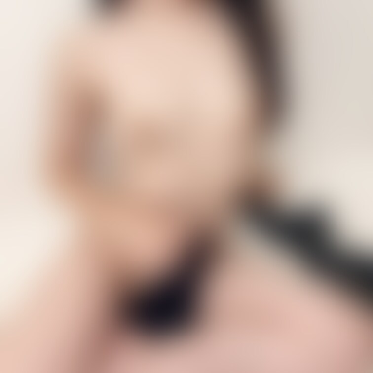 下着を全て外してエッチなことが始まる1秒前。
このまま押し倒して長く長く抱いてね🤍