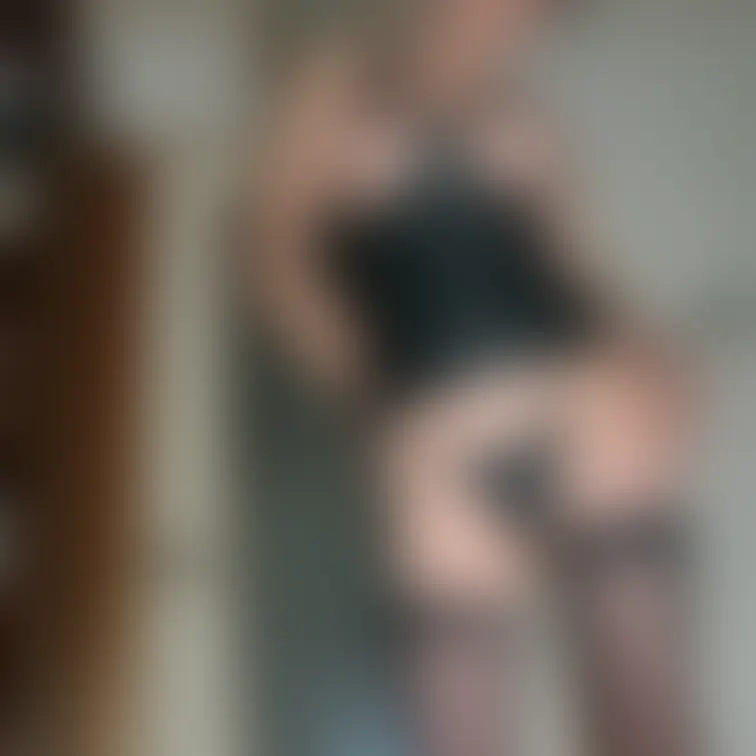 初ボンテージを着て、お気に入りのチンポを1時間以上フェラ奉仕した時の写真😉
最後は、大量の精子をお口に出されて一滴も残