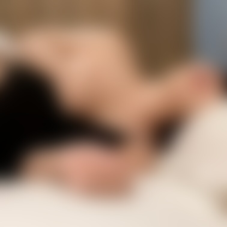 ちょっとエッチな優奈の添い寝画像シリーズ💗 
寝起きはチューだけで良いのに男性はそんな訳にはいかないよね😰💦
激しく
