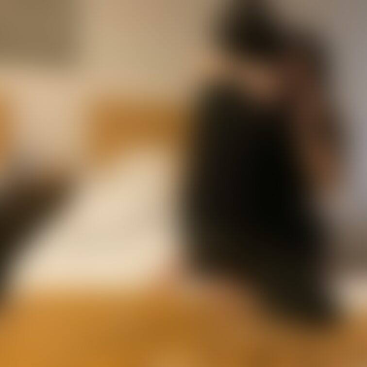 初寝取られ速報
いきなり他人に抱きつかれビックリしています！