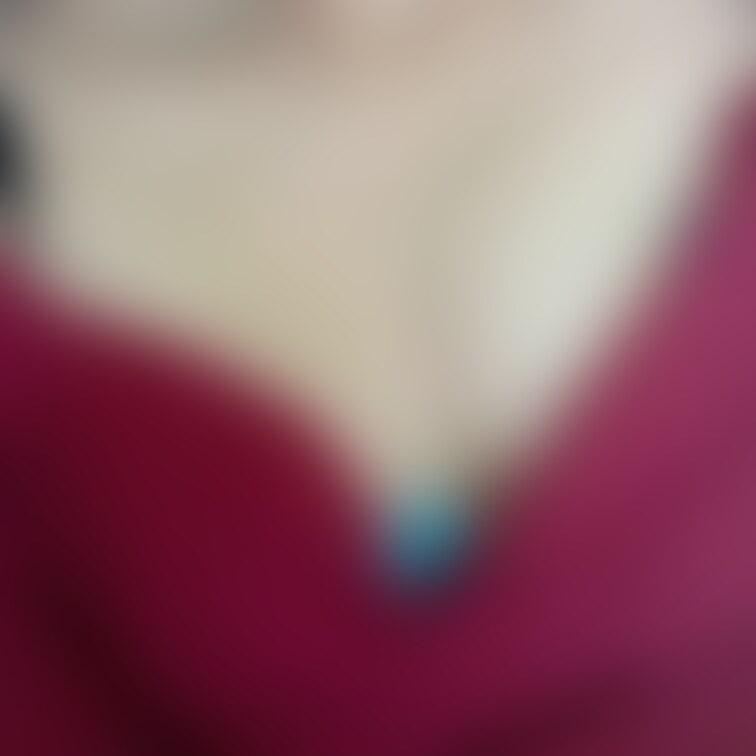 胸元、大胆に開いてる服が好き