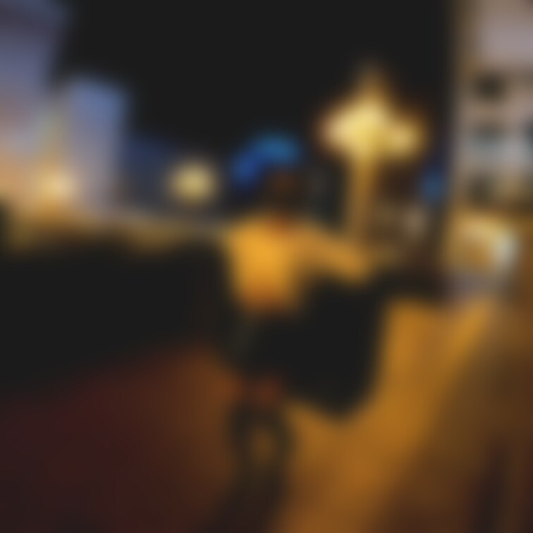 【露撮編】2:31
某駅前での露撮です📸　
○○○っぱらっていた若者達にはガン無視でしたし、せっかくのアナルプラグは