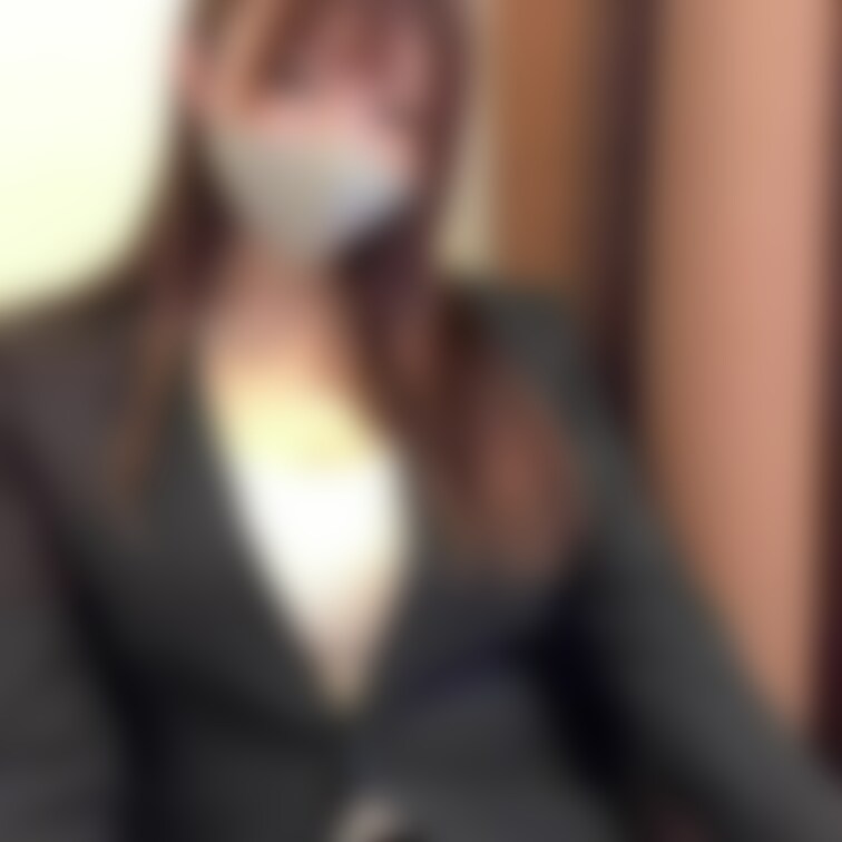 パツパツスーツ人妻🤭❤️