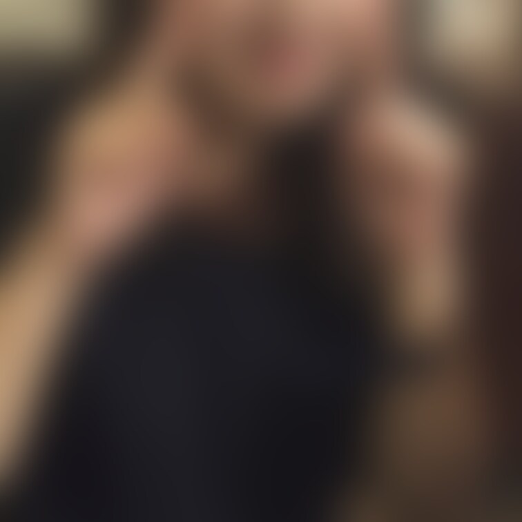 普段はお茶目で清楚な妻の彩華さん。