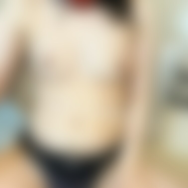 小ぶりなおっぱいと首輪。
Azは首輪がお気に入りです✨