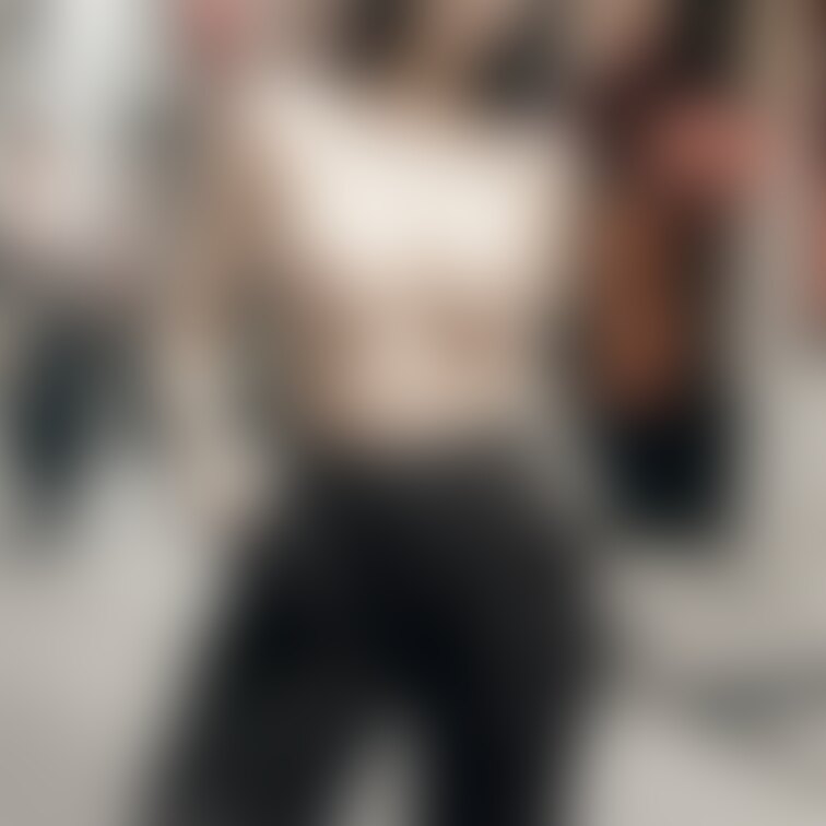 他の人の道じゃなくて、自分だけの道を大事に進んでいこうよ。
画像は○○○にて生成しています。○○○の画像生成人物は