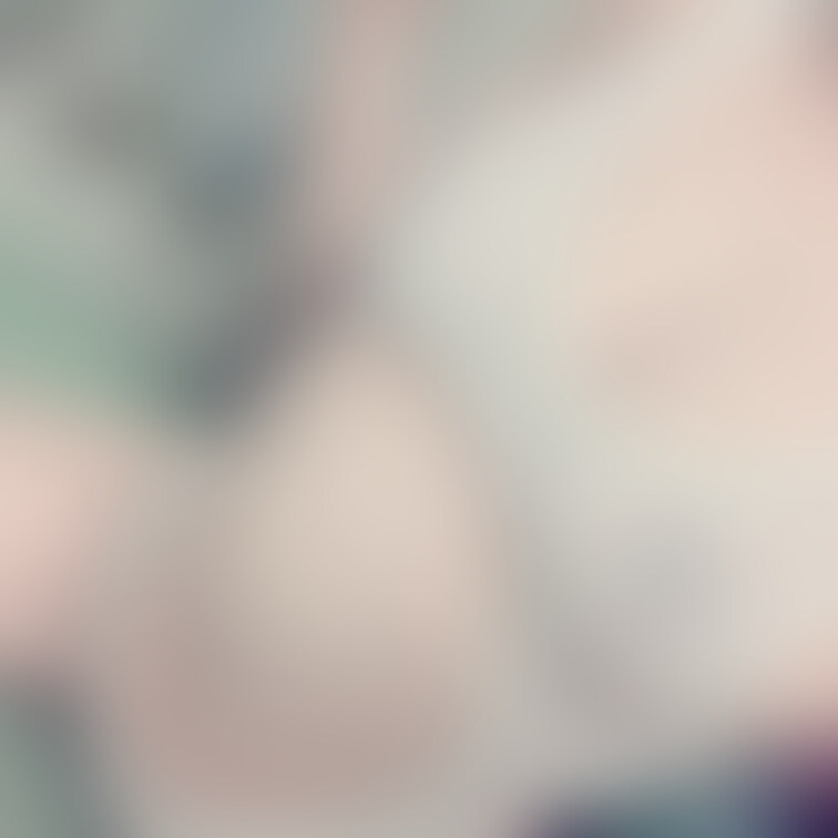 白く透けてる水着になります。
乳首が透けて見えるのもエロいし、こちらもオープンクロッチなのでそのまま挿入もできます☺️