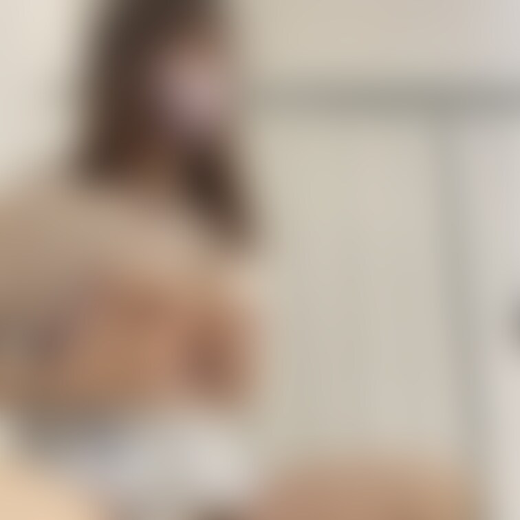 さっき投稿した1ヶ月限定公開の動画からの切り取りだけど、エロいので静止画でも見て欲しいです😳
梅雨らしい露出したいなぁ