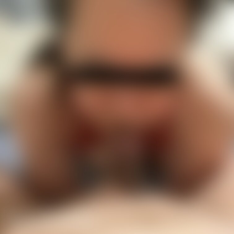 挿れる前にチンポへ御奉仕、ウットリと目を潤ませながら念入りにジュポジュポと喉奥まで咥えこむエロ妻😍
何処に挿れたい