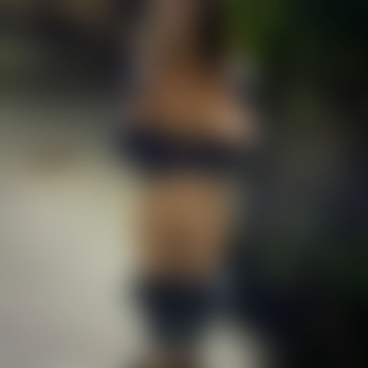 上下脱ぎ！
自撮りだと上手く撮れないこと多いよ～泣