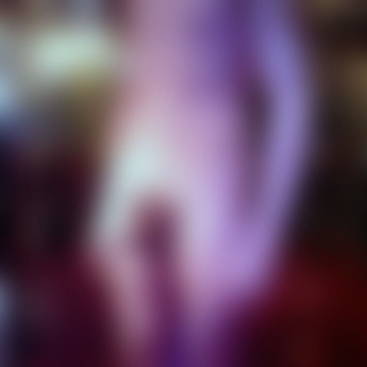 女性に撮ってもらいました。どこで撮ったんだろ・・すごい場所だよね。。笑