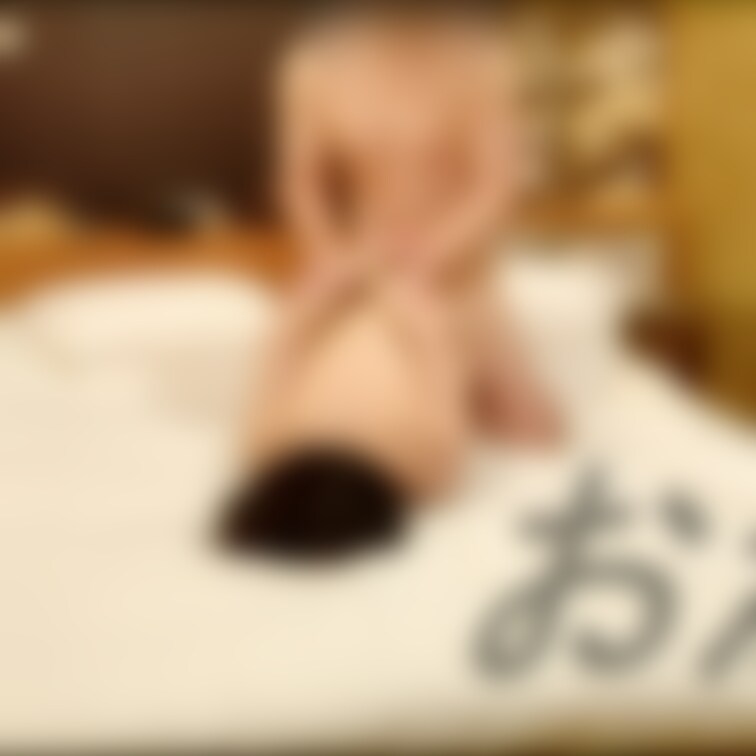 入れる時よりも収縮しきってる膣から抜く瞬間の快楽度が女子的に高いので実験した様子です。

スポンって膣から抜いたとき