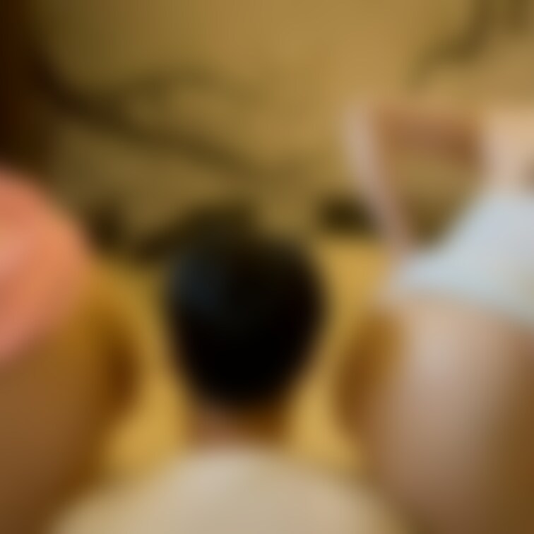 2022年10月13日投稿動画

みずきさんとお互いにオナラ嗅ぎ合ったり、M男の顔に女子二人のおしり近づけてオナラし