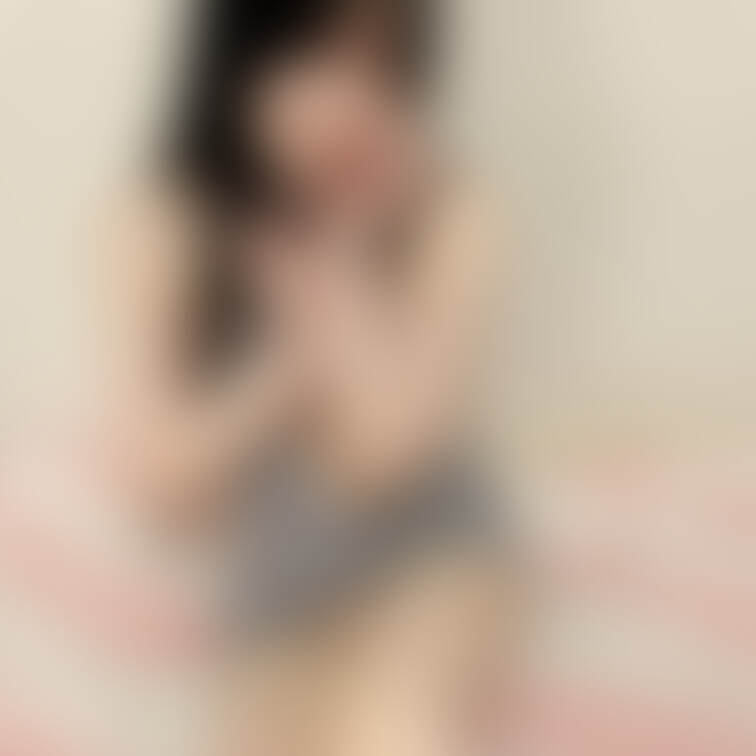 こんにちは～  咲雪華奈です❄️

今回はエロいセーターで
セクシーな写真撮ってみました🩶