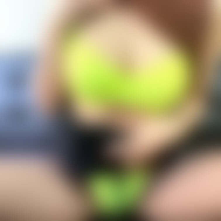 蛍光カラー💛💚こういうのもどうですか？💕🫣



ノースリーブは御法度ですが、
個人的に大好きです😌
ショー
