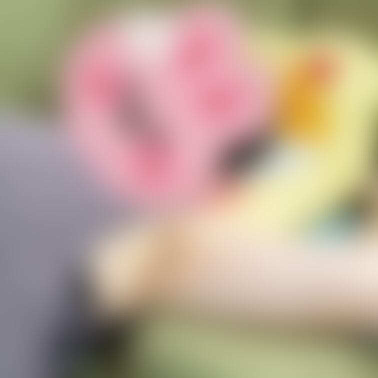 【2枚】
ワキ全開で寝ている人が居ます♥