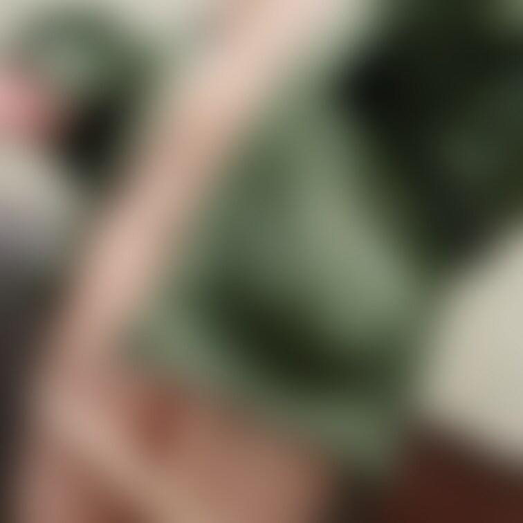 萌え袖いいよね🤔
半分脱いでるのもいいよね🤔