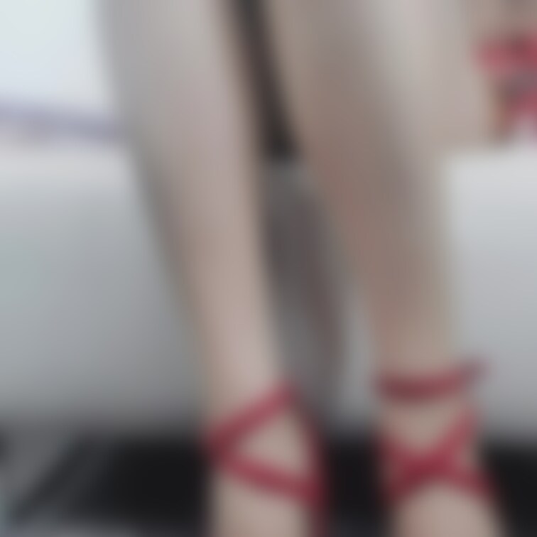 赤のハイヒールって
良いな〜☺️👍✨

って思って
スタジオの靴履いてみましたが
ストラップが壊れていて
ど