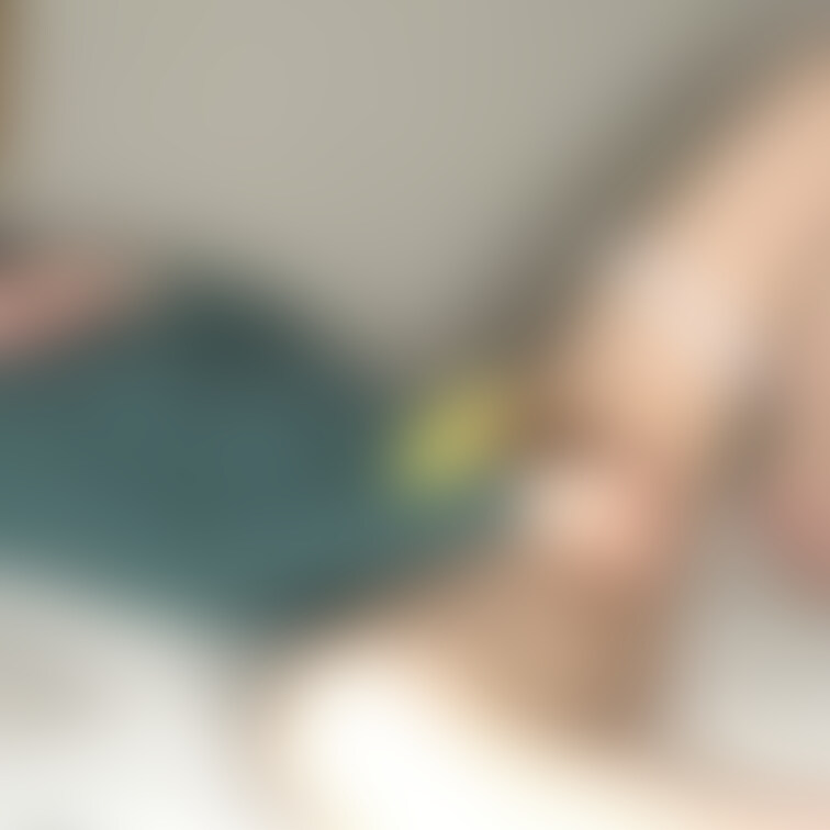 挑発からの指を使ってのオナニーで妻は軽くイっていました
