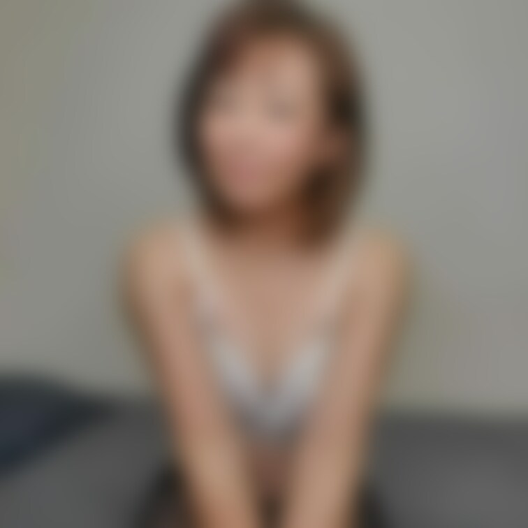 そろそろ脱いで！！！
って
言われそうだから
脱ぎますね😂

パンスト脱ぎ脱ぎ
やっと下着姿になった🤣