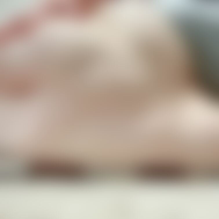 横になると私の巨大なお腹は、こうなります🤭🤍