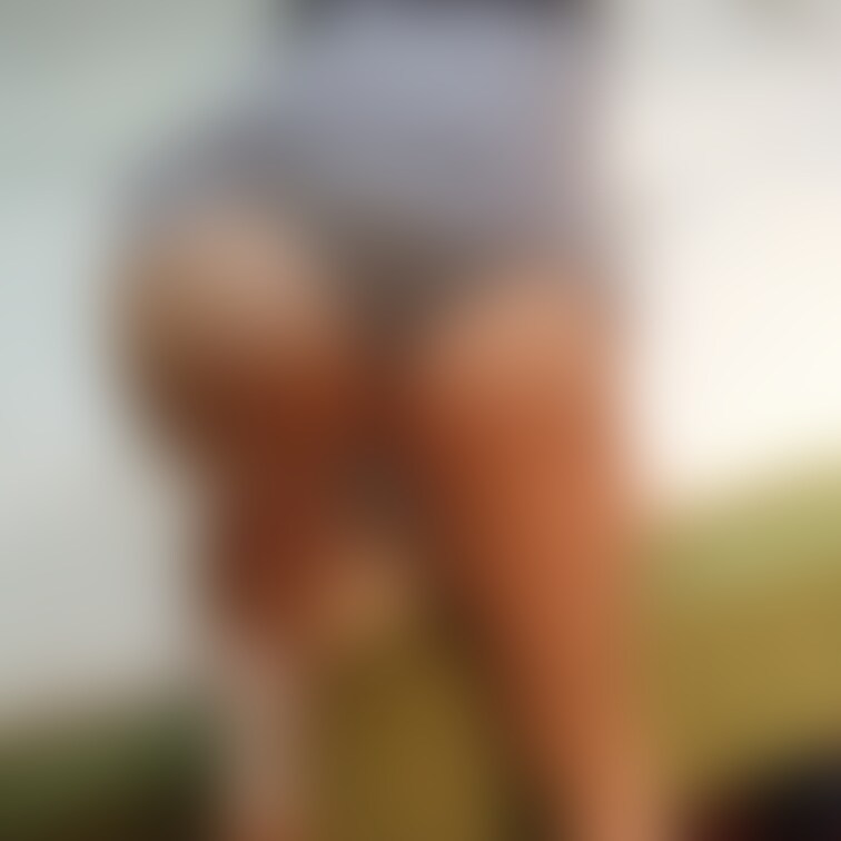 下着、パンストフェチ好きな方
ニットタイトワンピースから覗くパンストや下姿を他人が撮影した写真です