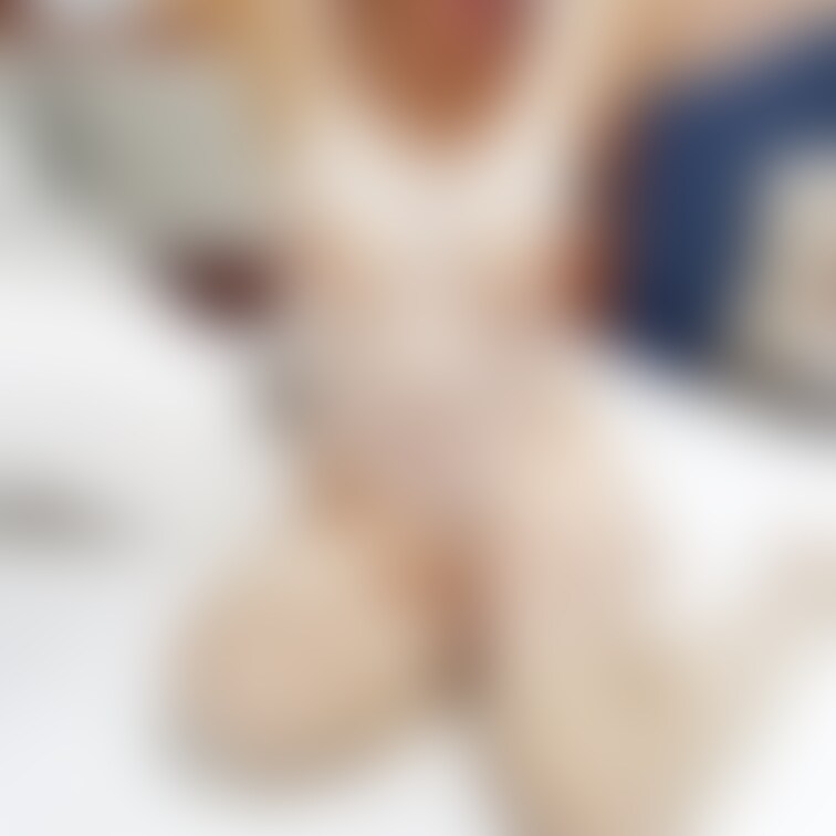 ３４才人妻リナさん。○○○無しで旦那とはレスの欲求不満奥さん。
旦那には言えないようなエロを教え込んでます。