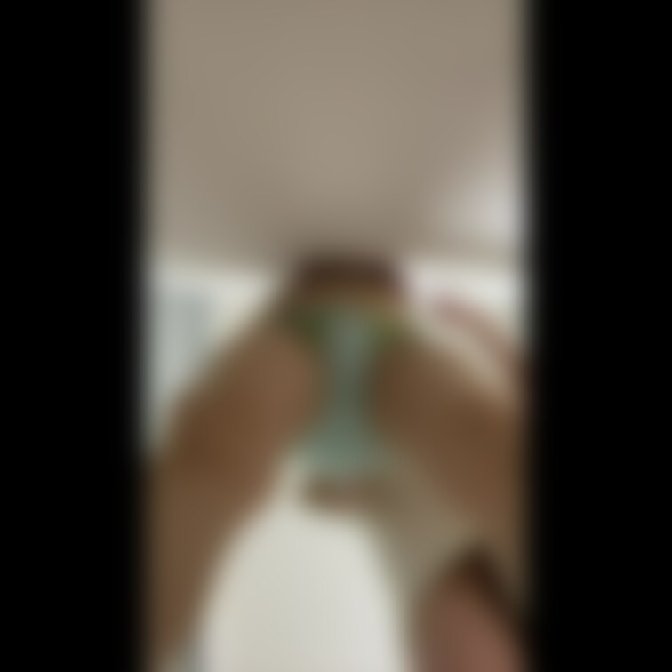 どんどんパンツにシミが出来、最後にポタポタおちてくるところまでじっくり見てくださいね。