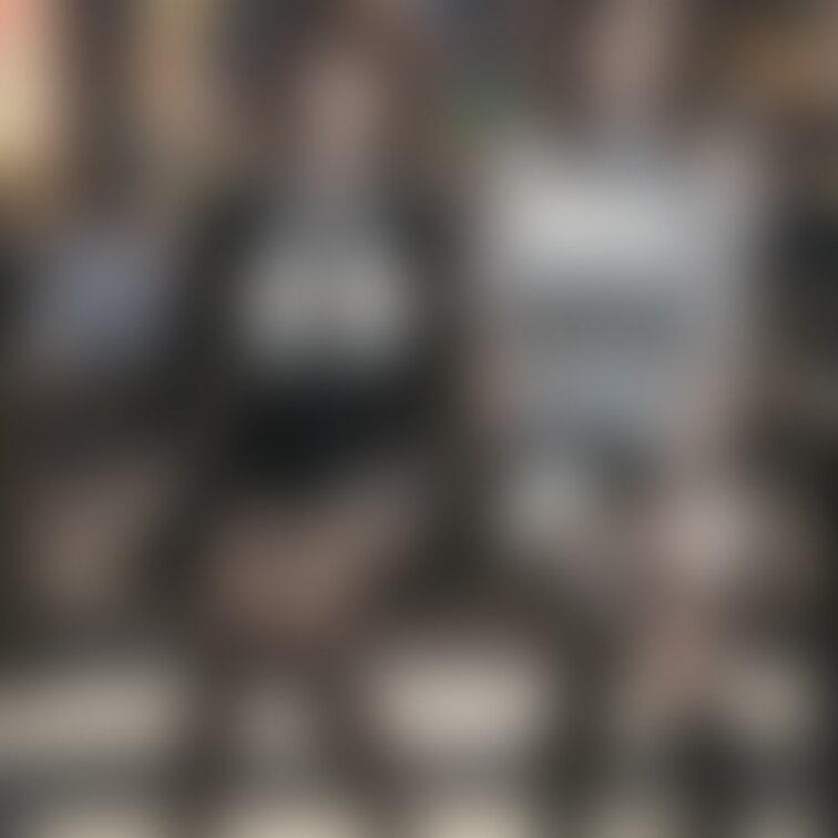 ２人の美女デルタ地帯が気になる！