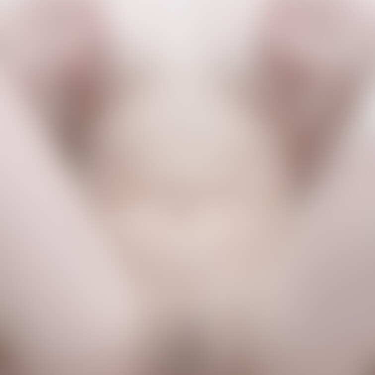 透明ディルドいれて乳首摘んでんの、めっちゃエロくない？？