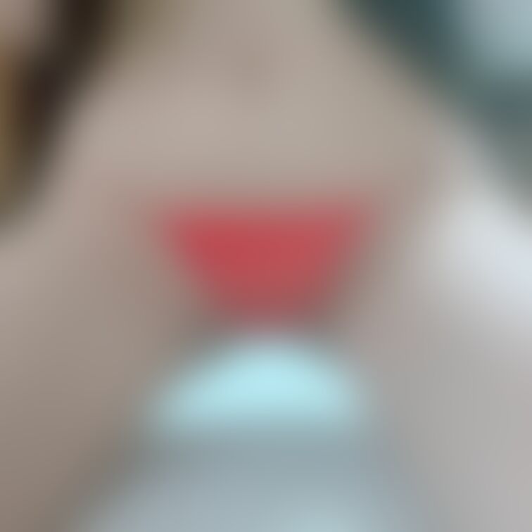 赤いTバック💕
なにか見えちゃいそう…😢💦

