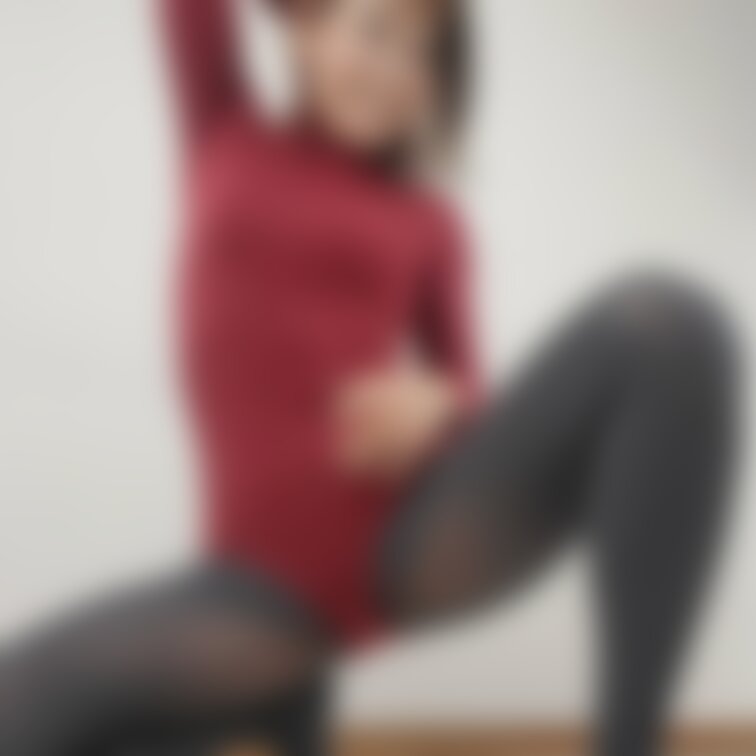 お着替え動画🎥
寒さ対策で着用してたボディスーツを脱いで
クリスマスコスチュームに着替えます

クリスマスの予定