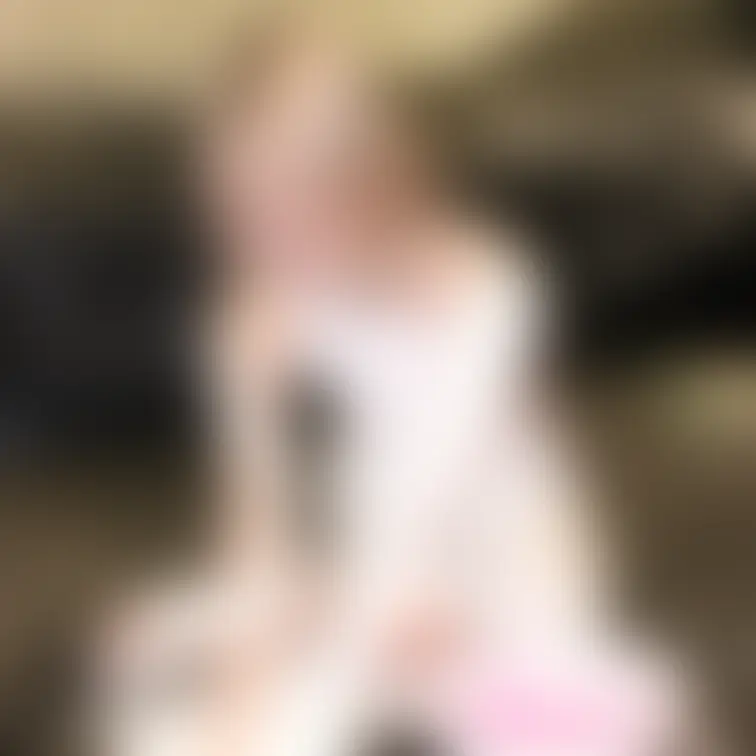 【金髪美女のペイントメッシー】
可愛い女の子がノリノリでペイントメッシーに挑戦してくれました!初めから白いペイントを体