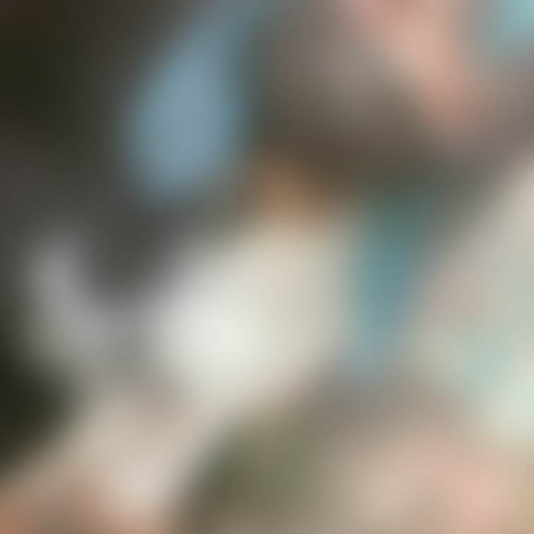 10月美容院𝐃𝐚𝐲💇‍♀️
明日だと勘違いし 連絡を受けて急いで向かうという失態💦メイクしながら施術して頂きました><