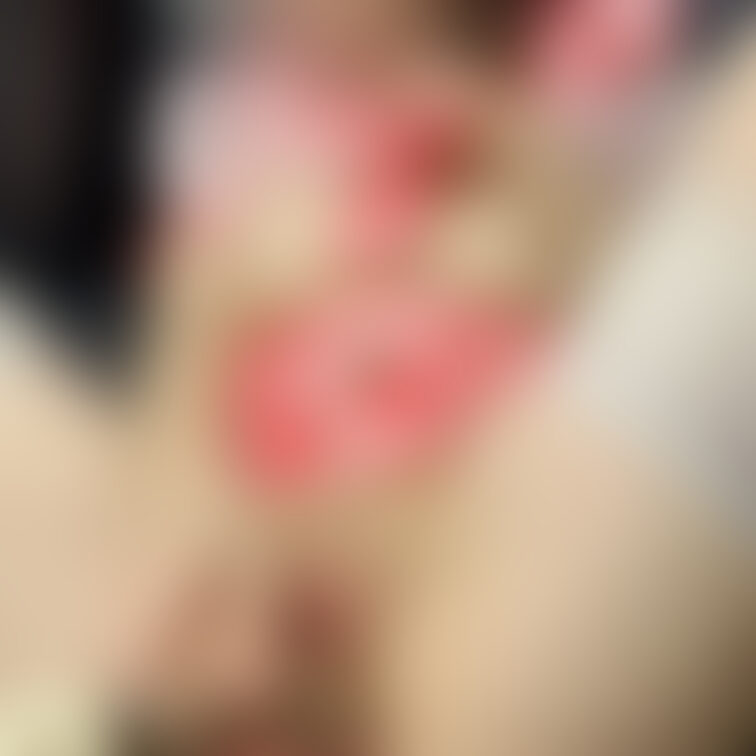 Xの続きです🧡いちごの制服コスプレ😖🧡 店長さんの指示で皆様の前でずぽずぽリコーダーオナニーしちゃいました😖🧡