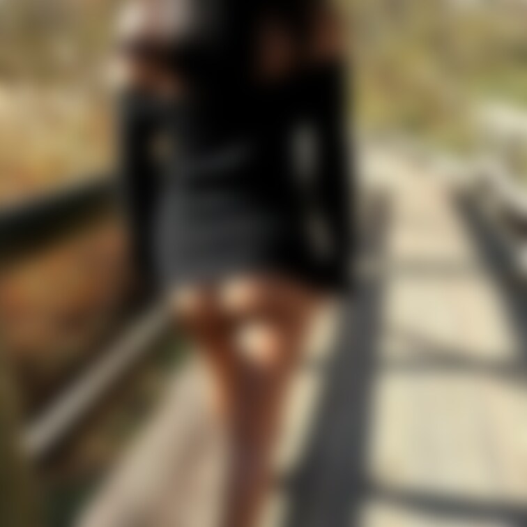 【人多めの景観地編 】※※
すれ違ったり物陰でコソコソしてみたりの露出です😁
そして人気が無くなると何かが吹っ飛び走