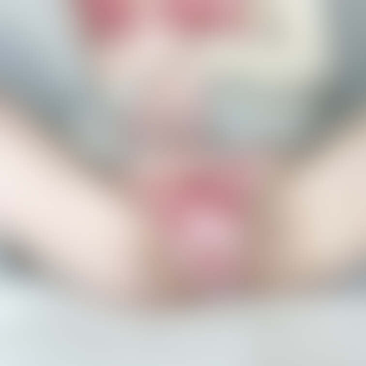 むらむらしすぎで表にまでお汁染みちゃった💦
敏感乳首も見て🥺