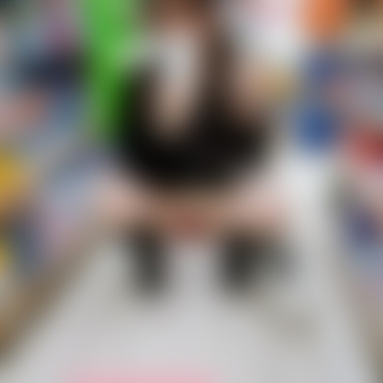 お店でえっちな格好で写真撮られると濡れてくるのは変態ですか??♥️