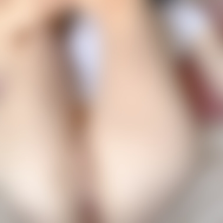 女子大生のパイパンまんこです。

かわいい縦筋を堪能してください