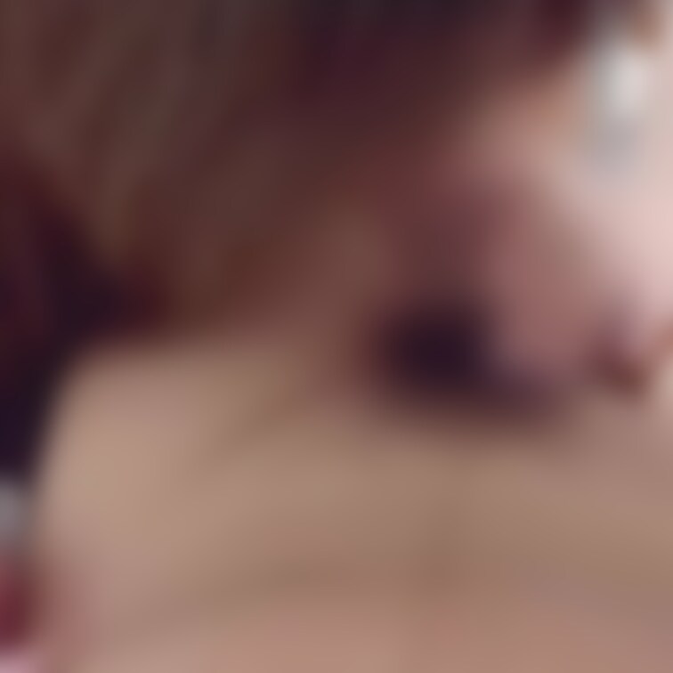 メイド姿をした嫁ちゃんに下半身御奉仕をしてもらいました🥺
ジュポジュポ音を立てながらのフェラは気持ちいいし、エロいです