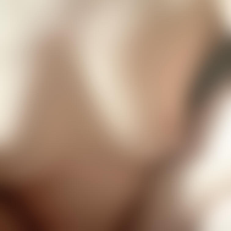 外カメ ちょい生え 陰毛🌳 ちっぱい ピンク陥没乳首 🍒 おっぱい リアル写メ

裸でしゃがんでたら撮られてた写真🥸