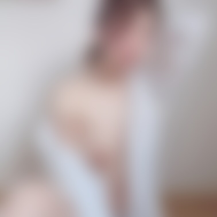 裸にシャツ一枚で♡