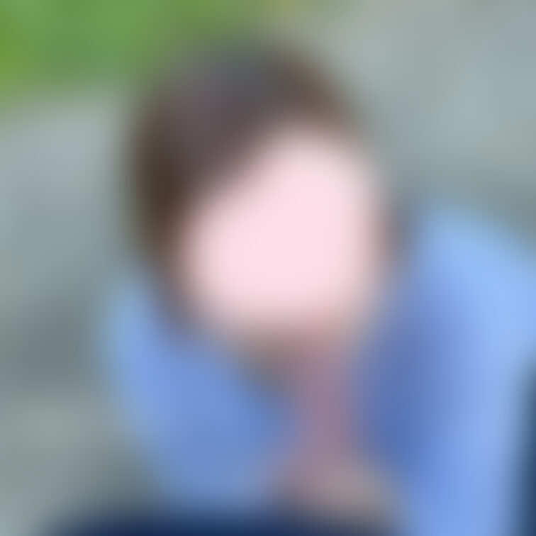 前回のどんぐり拾ってる野外露出の後です💘
 
 我慢できなくなってお願いすると焦らしながらお外でしゃぶってくれました