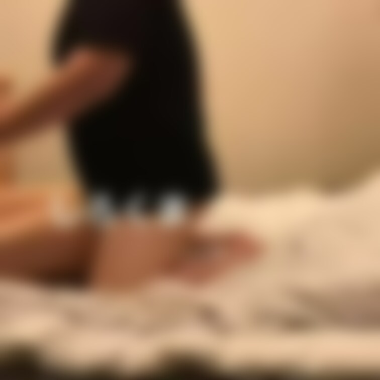 Twitterからご応募くれた熟女さんと逢瀬シリーズ。正常位&しろくまプレス編。
奥を突かれると声が出ないほど感じてく