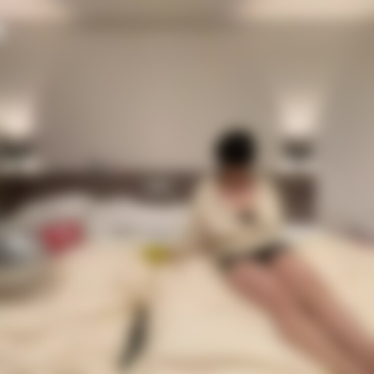 撮影前、ゆりちゃん待ち中のしのぴです。



良い絵が必要なので、いろいろポーズ決めちゃってます😊
良い絵がど