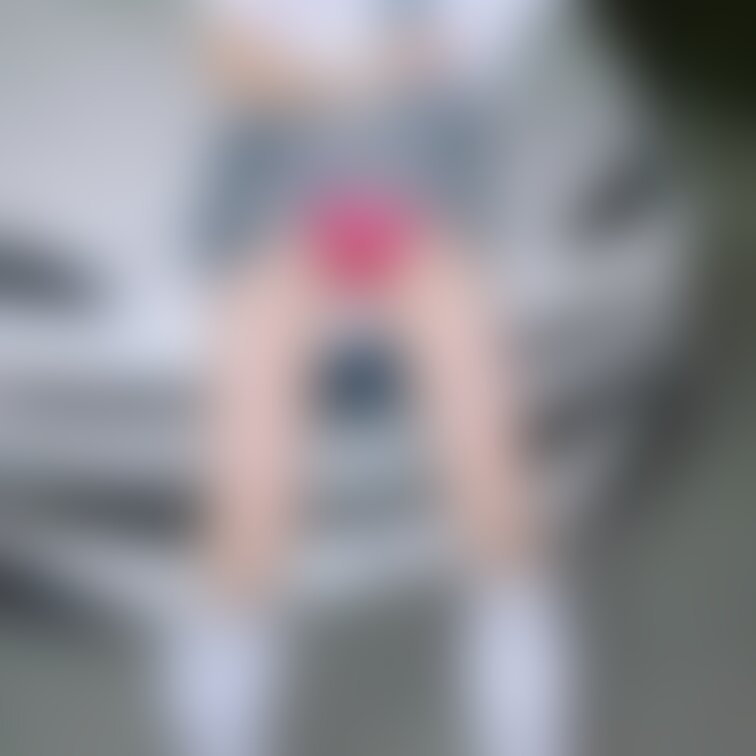 制服コスして夜に大好きなプリウス君と撮影❤︎
プリウス君に見られて興奮しながら撮影しましたw