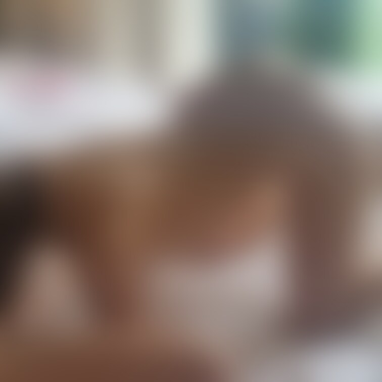 全裸四つん這いで何してるんだろw