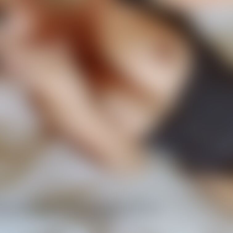送ってくださったプロテインとコルセットと美容液でハリ乳育乳中💋💕
